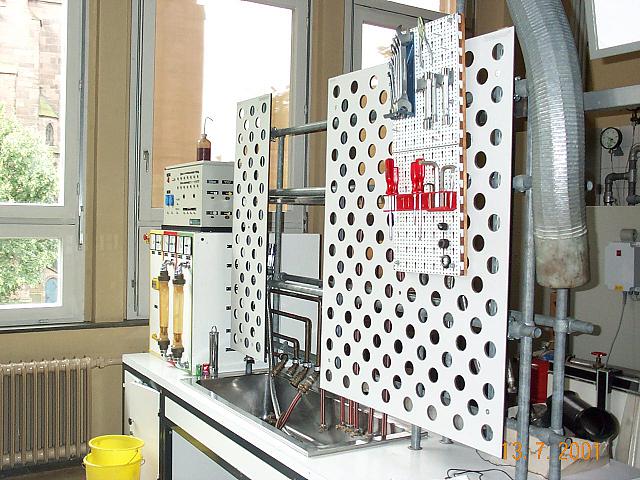 Die Versuchstände sehen immer noch aus wie früher