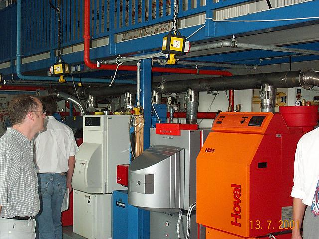 Die Kessel sind neu.
Ob sie mittlerweile auch im Unterricht eingesetzt werden?
ODER:
Martin das isn Kessel...