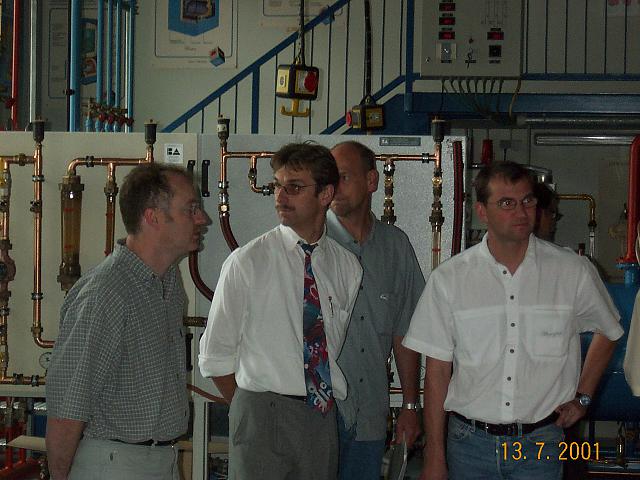 Wo hat der Mann blos diese Krawatten her?