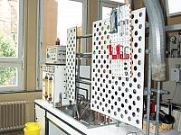 Die Versuchstände sehen immer noch aus wie früher