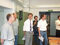 Der mit der Krawatte hat früher in der Mensa mit Äpfeln gedealt.